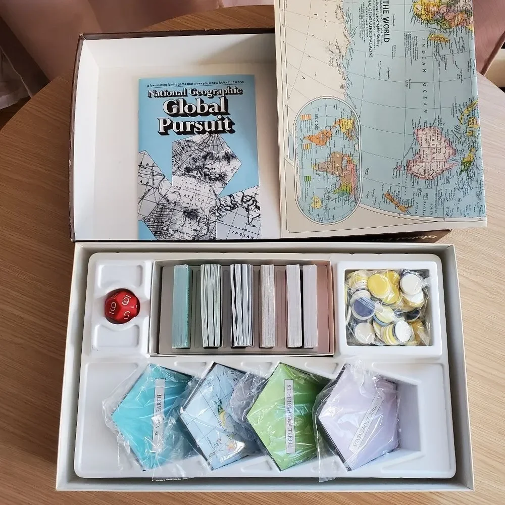 Vintage National Geographic Global Pursuit‎ family Board Game